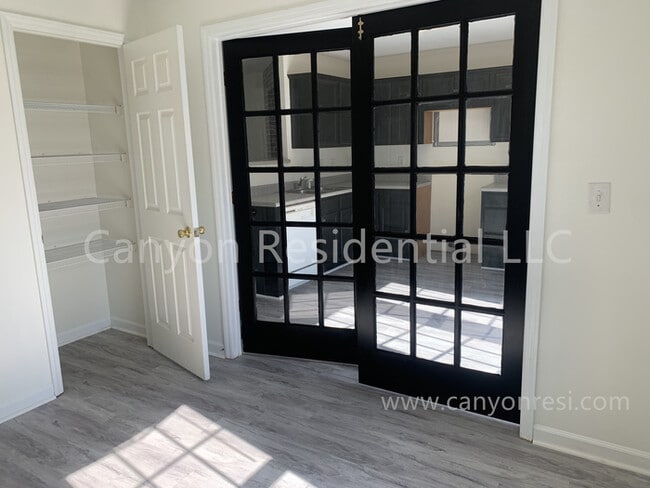 Building Photo - Recently Renovated!! Beautiful 2 bedroom with den!!