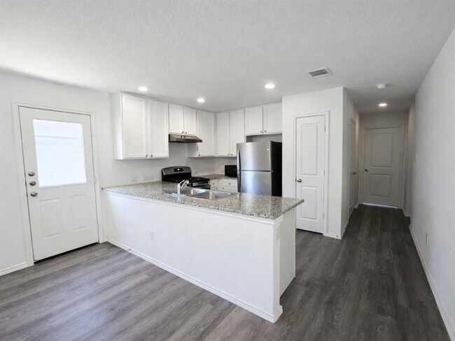 Building Photo - 5910 Antonio Pl