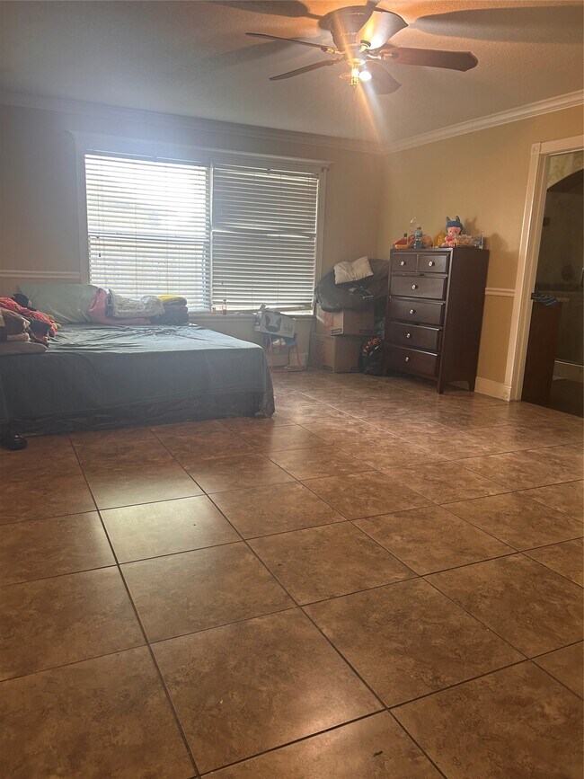 Building Photo - 7811 Fall Glen Dr