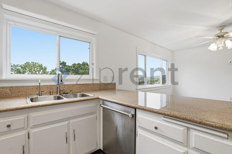 Building Photo - Unit 22