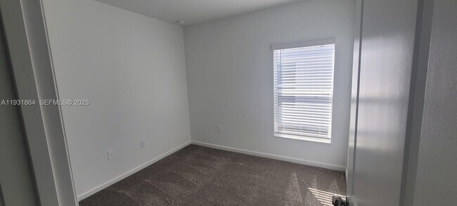 Building Photo - 2031 Punch Bowl Ave