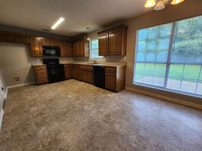 Building Photo - 366 Hickory Grove St