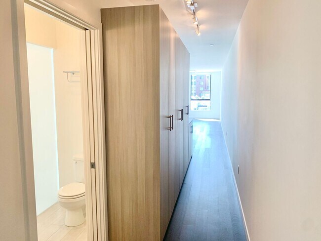Building Photo - HIP 2BR/2BA Inner Mission Boutique Condo w...