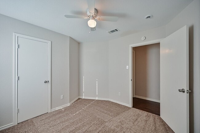 Building Photo - Mansfield 3/2 Duplex