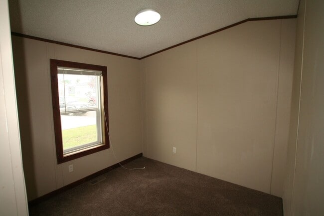 Building Photo - 3 br 2 bath manufactured centrally located