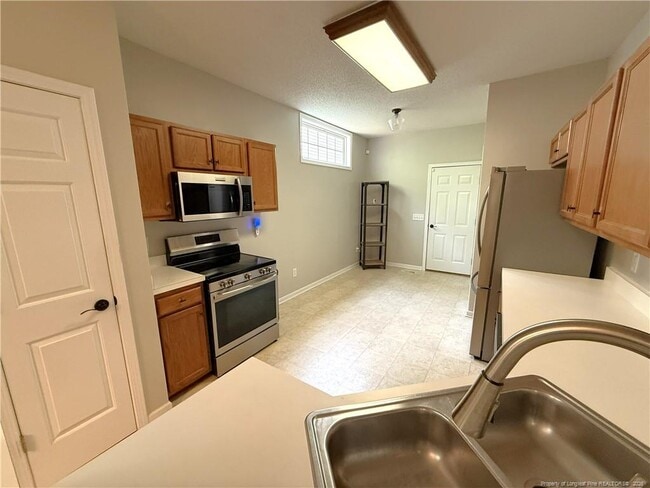 Building Photo - 1605 N Stonegate Dr