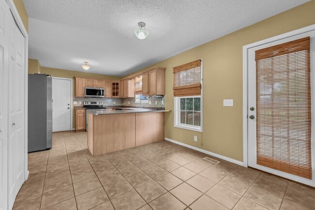 Building Photo - 3332 Victoria Ct