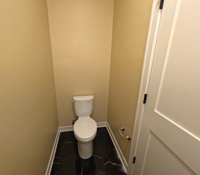 Building Photo - 2008 W 21st St