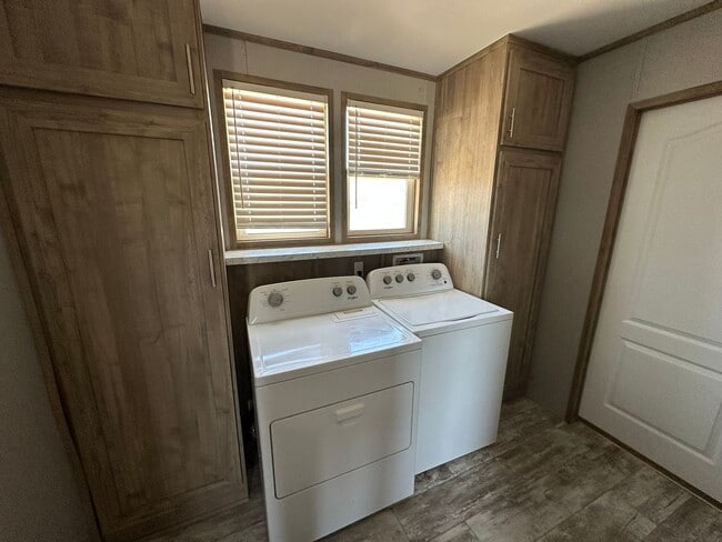 Building Photo - 3 Bed 2 Bath Home