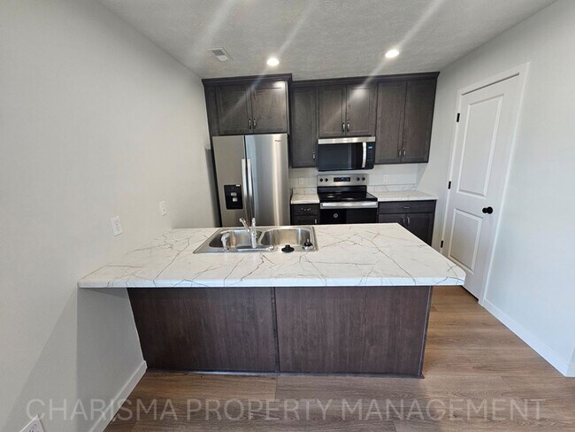 Building Photo - Tunis Drive Townhomes