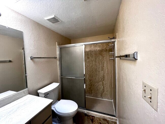 Building Photo - 2024 S Birdie Cir
