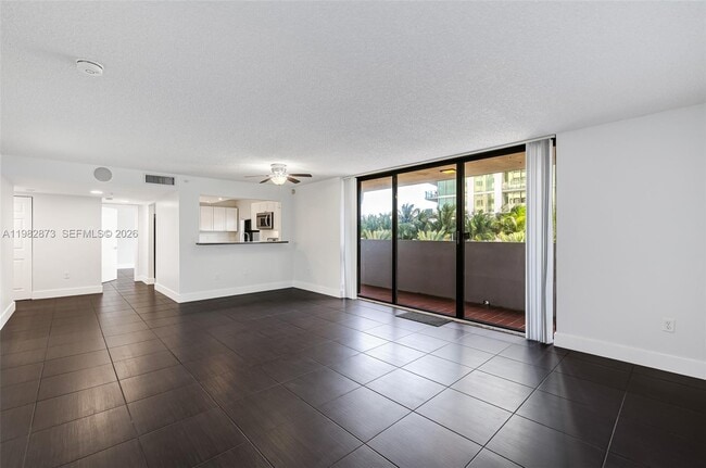 Building Photo - 555 NE 30th St