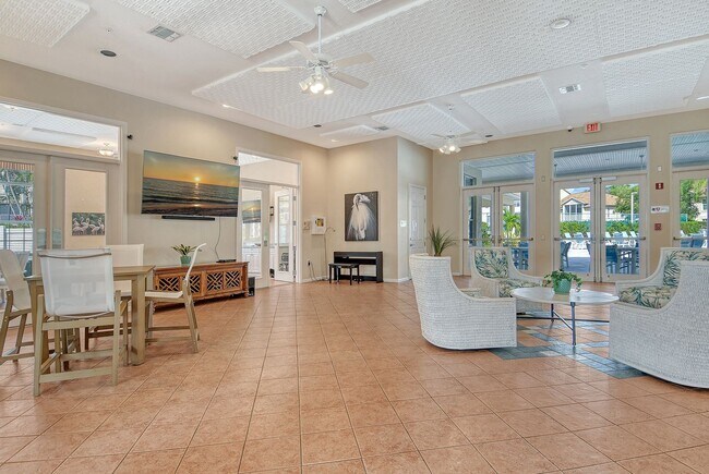 Building Photo - Spacious 3 bedroom, 2 bath condo with a lake view in Palmer Ranch