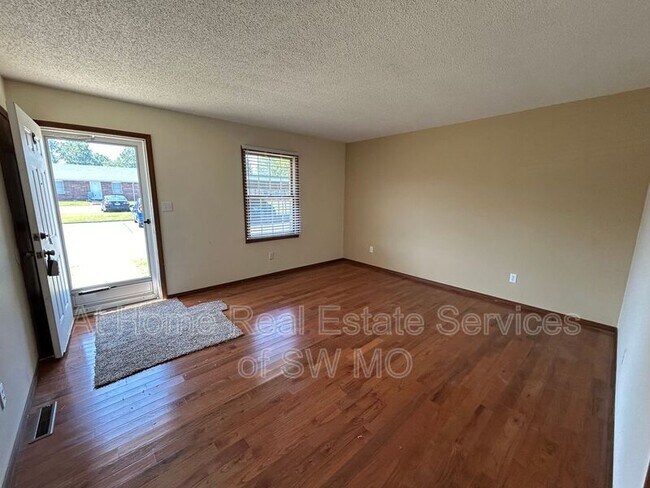 Building Photo - 3161 S Kimbrough Ave