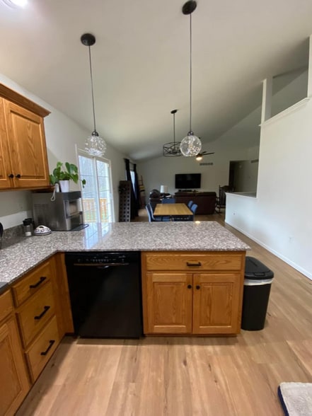 Building Photo - 417 Stone Grove Dr