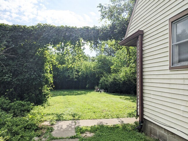 Building Photo - Clark Triplex