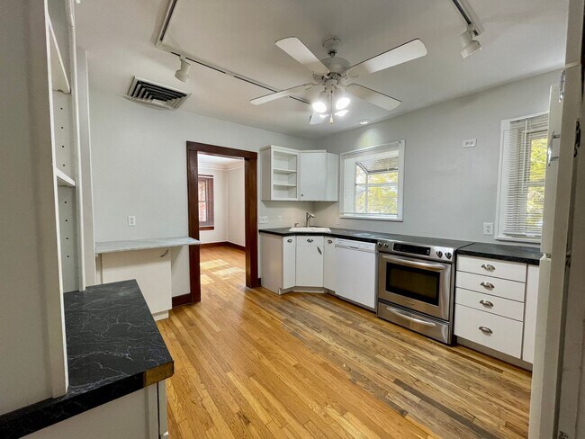 Building Photo - $0 DEPOSIT OPTION, NEW PAINT, TRADITIONAL BRICK HOME, WALKING DISTANCE TO DU!! LARGE BACKYARD, DE...