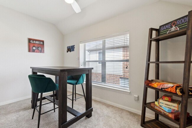 Building Photo - Luxury Living in HERITAGE! This is must se...