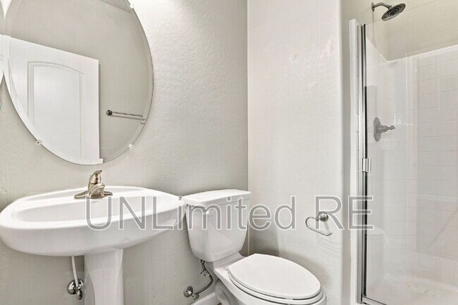 Building Photo - 2520 W Pikes Peak Dr