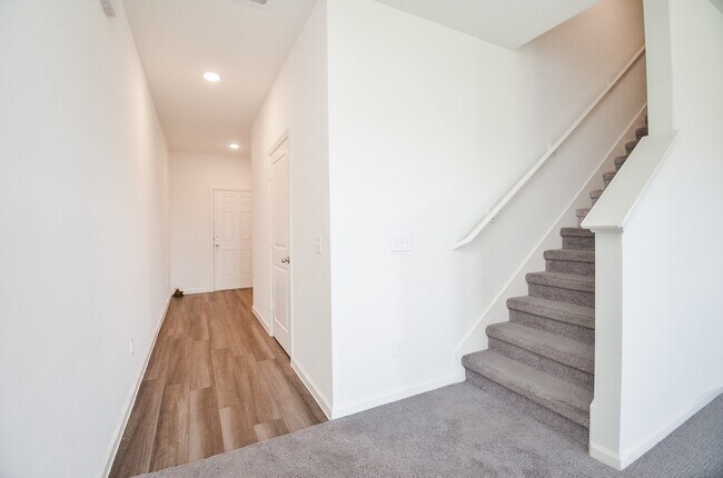 Building Photo - 8627 Vacek Xing Wy
