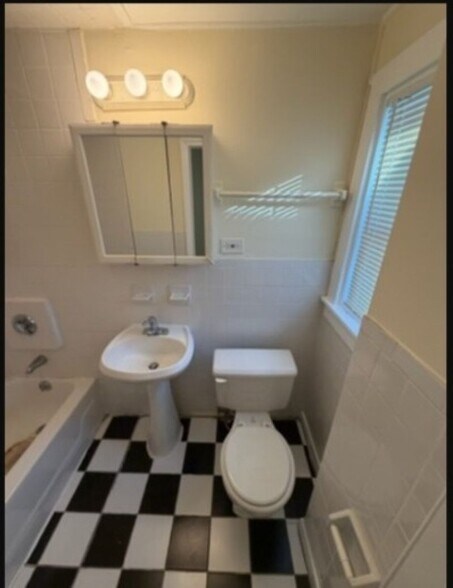 Building Photo - 30 Linden St