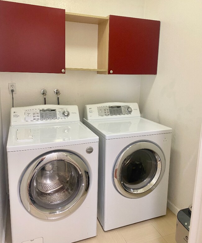 Building Photo - 800 Sea Spray Ln