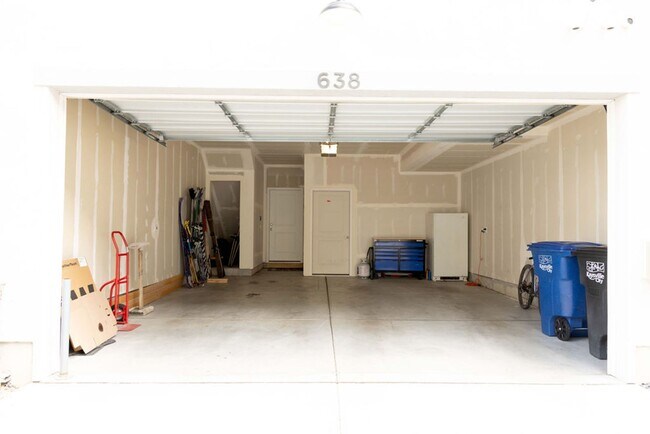 Building Photo - 638 Autumn Ash Cir