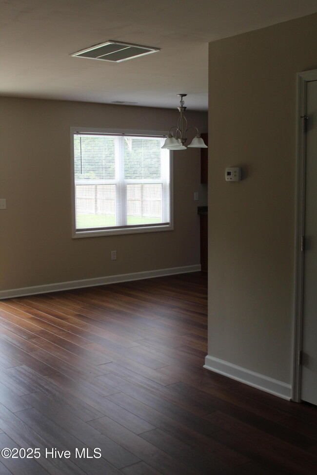 Building Photo - 306 Saratoga Ln