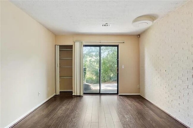 Building Photo - 76 Sandalwood Cir