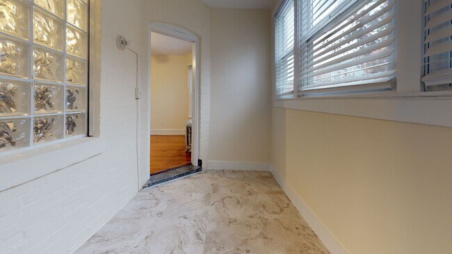 Building Photo - 728 Rock Creek Church Rd NW