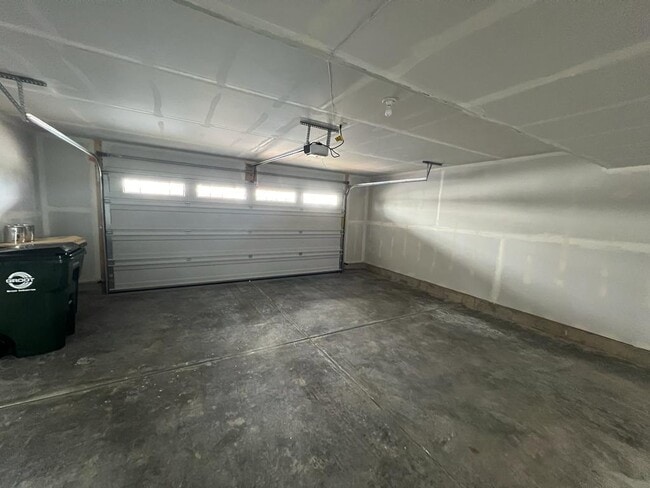 Building Photo - 1033 Atterberg Rd
