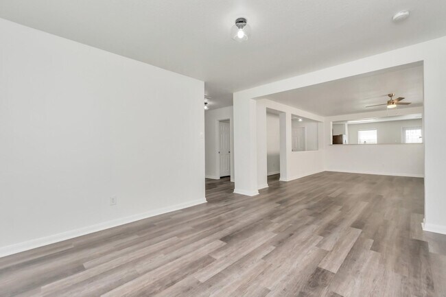 Building Photo - 7019 Parkford Meadow Dr