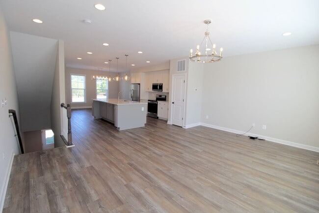 Building Photo - 3398 Monterey Dr