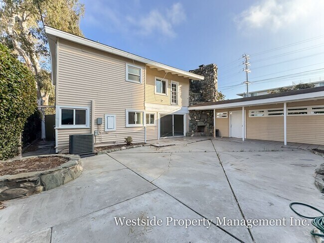 Building Photo - 8100 W 83rd St