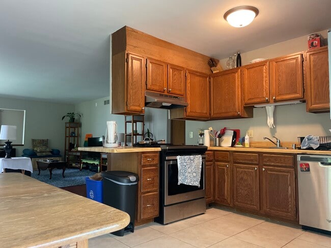 Building Photo - 6702 Jacobs Way