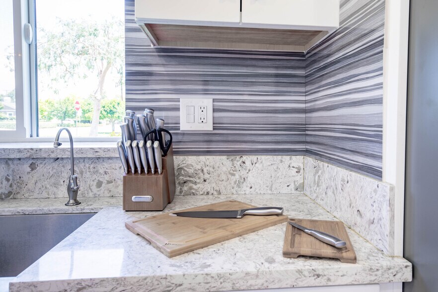 Building Photo - 9088 Emperor Ave