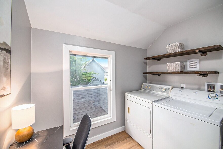 Building Photo - 415 6th St NW