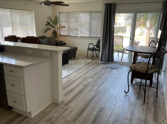 Building Photo - 485 Gulf Shore Dr