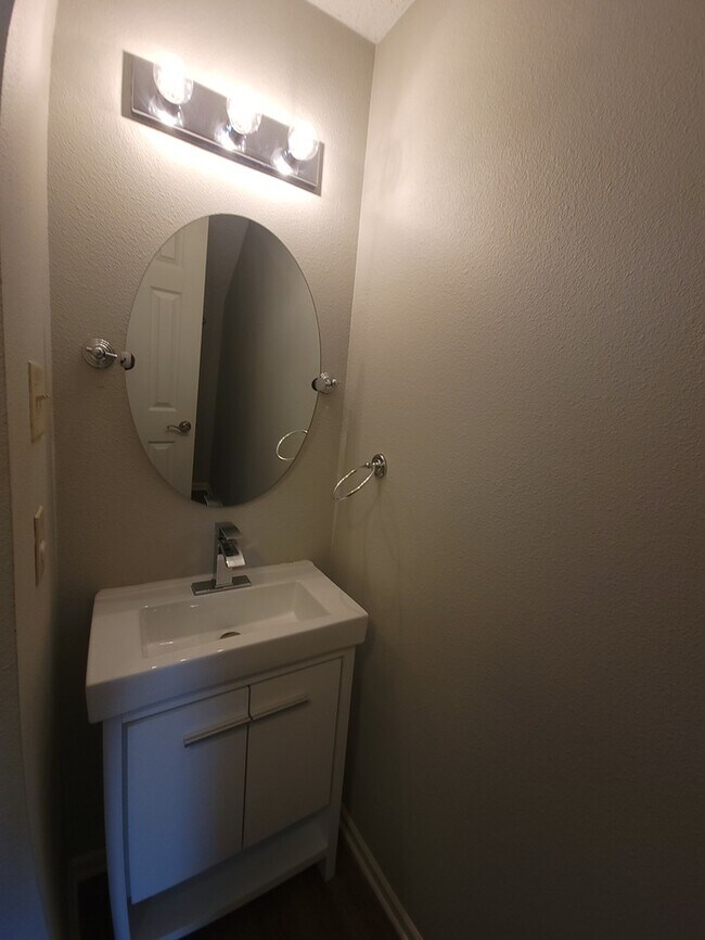 Building Photo - Exquisite Fishers Home