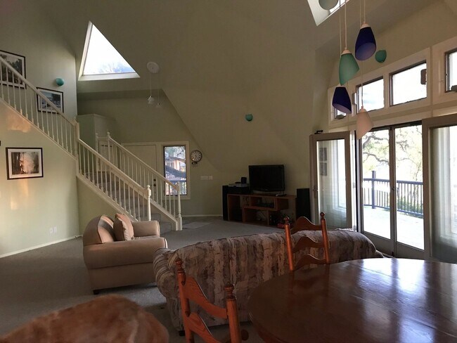 Building Photo - Amazing Garden Hwy Riverfront Home for Rent