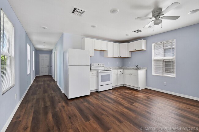 Building Photo - 641 6th St