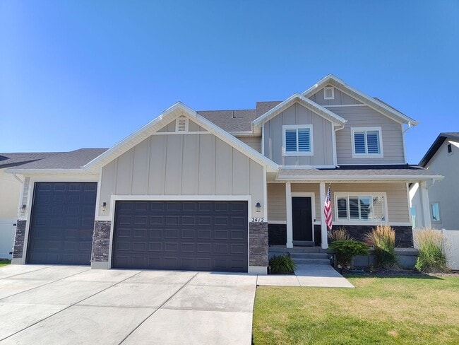 Building Photo - Spacious 4 bed/2.5 bath Home!