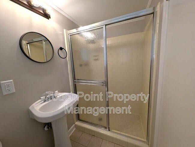 Building Photo - 6724 Sunview Dr