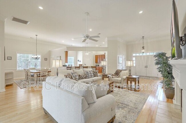 Building Photo - 1485 Oakhurst Dr