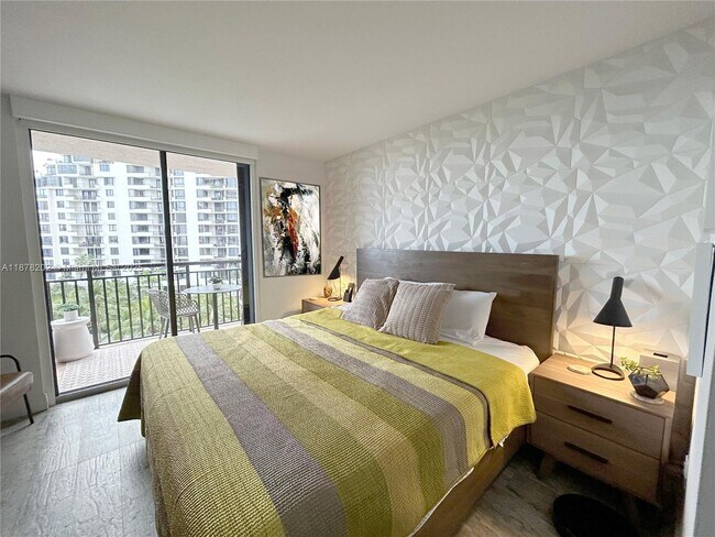 Building Photo - 540 Brickell Key Dr