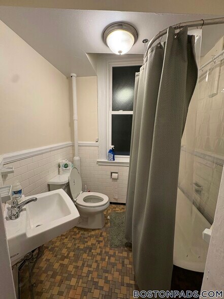 Building Photo - 885 Massachusetts Ave