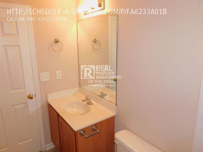 Building Photo - 3 Bedroom/2.5 Bath Greensboro Home with Fe...