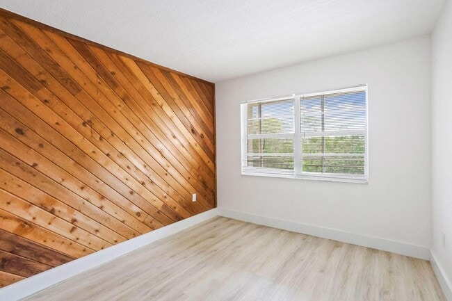 Building Photo - 4354 NW 9th Ave
