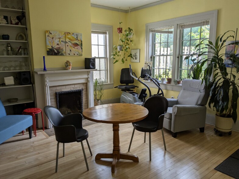 Building Photo - 506 N State St