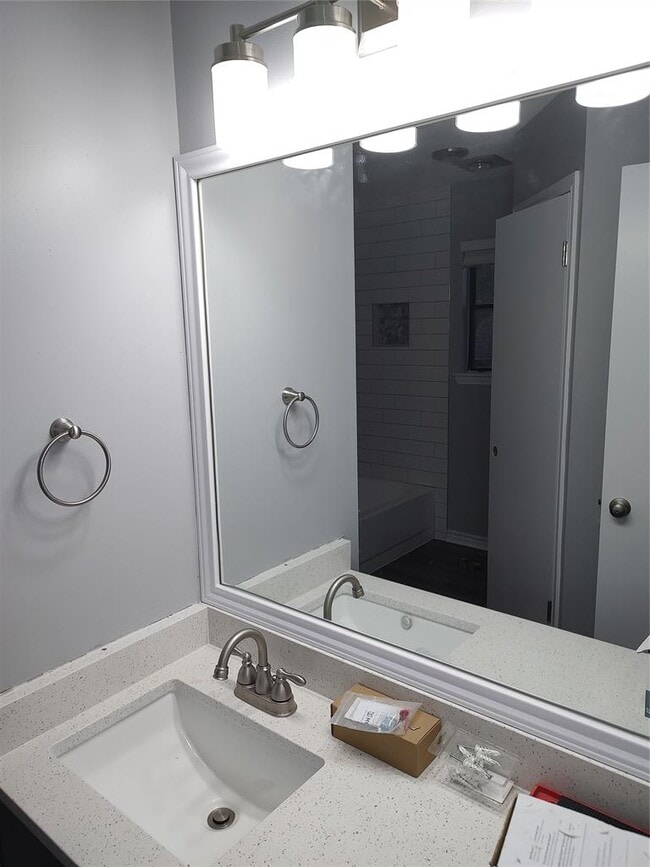 Building Photo - 1208 Gingerlily Cove